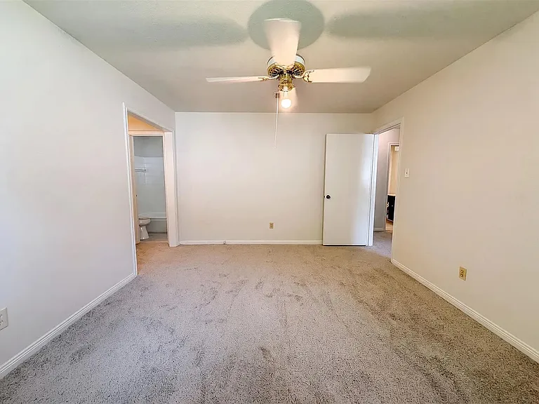 16330 Hollow Wood Dr — Photo 3