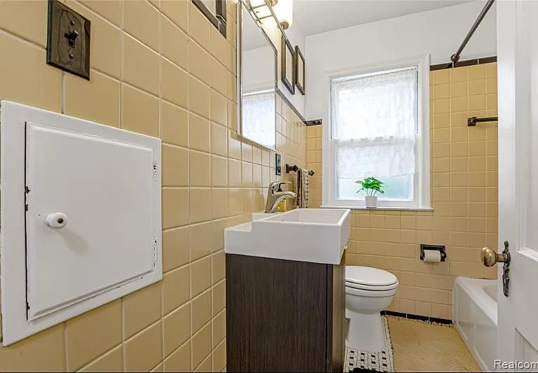 602 N Altadena Ave — Photo 11