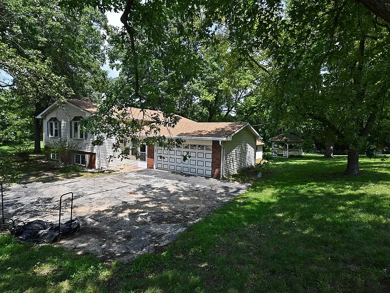 2706 Christy Ave — Photo 3