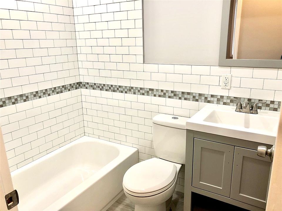 2nd image of 1401 27th St