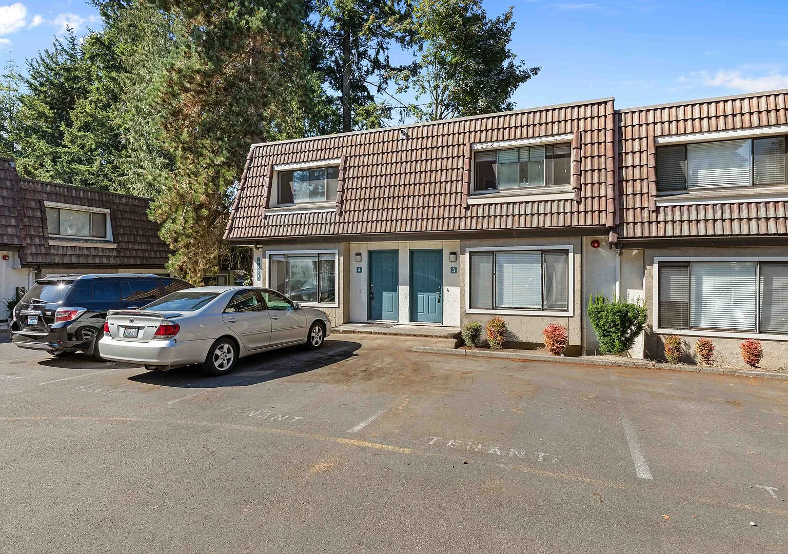 2-Bedroom Condo in Lynnwood — Photo 1