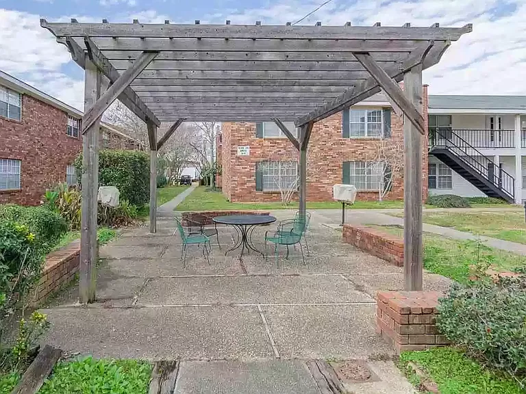 1701 Lobdell Ave — Photo 6
