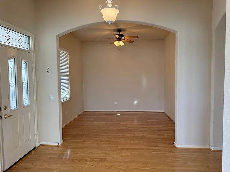 1587 Regent Dr — Photo 9