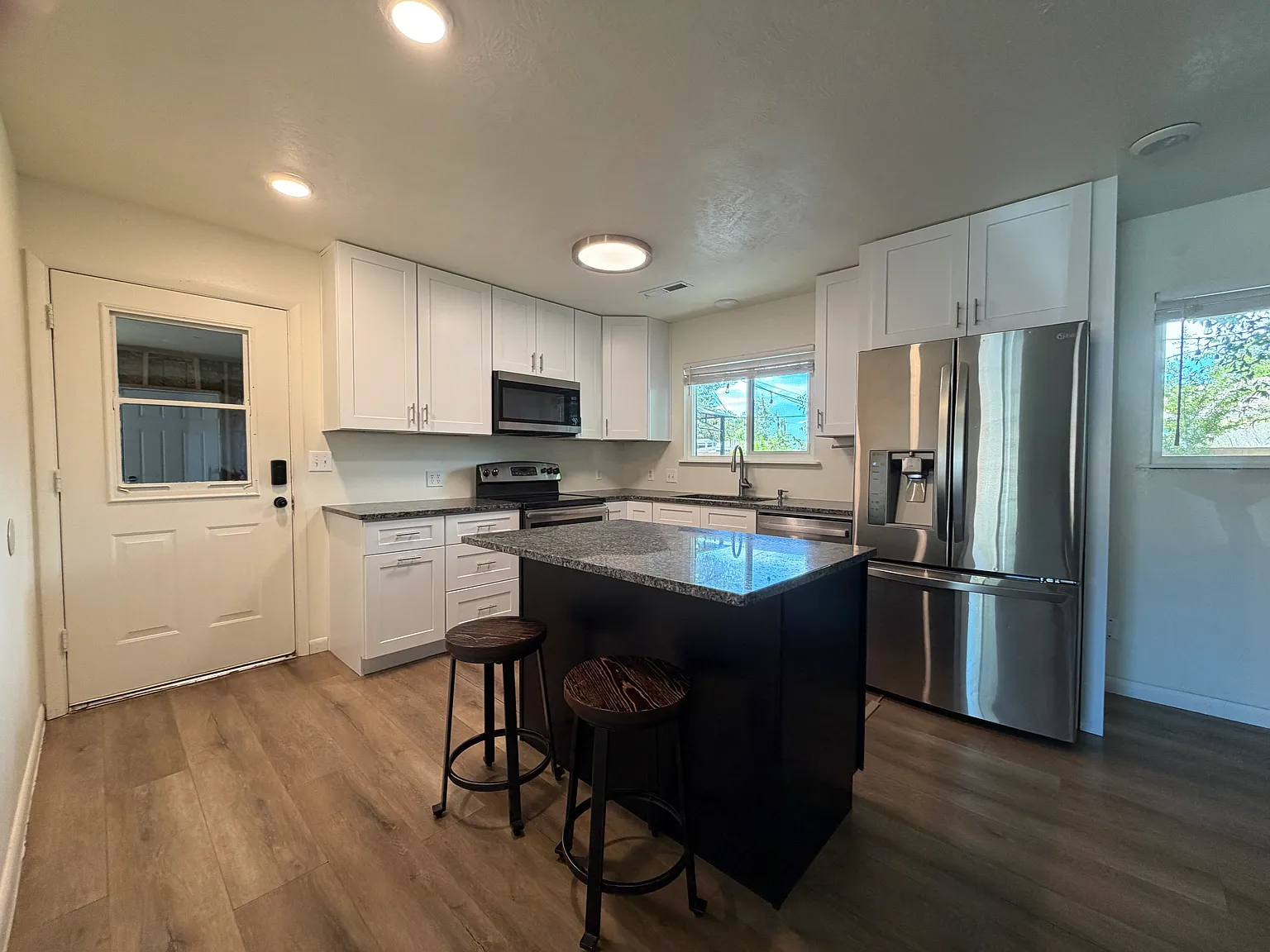 3 bed, 1340 sqft, $2,400 — Photo 3