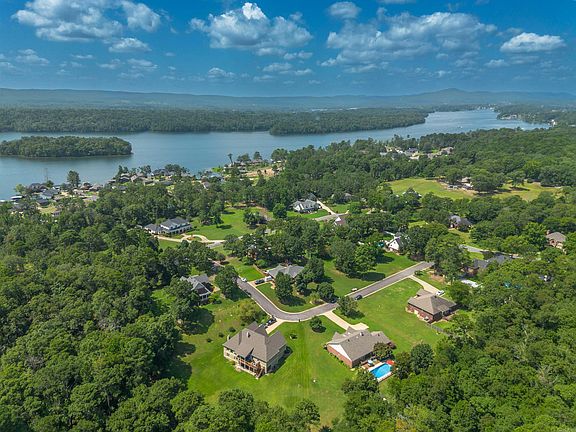 3rd image of 126 Bay Ridge Loop