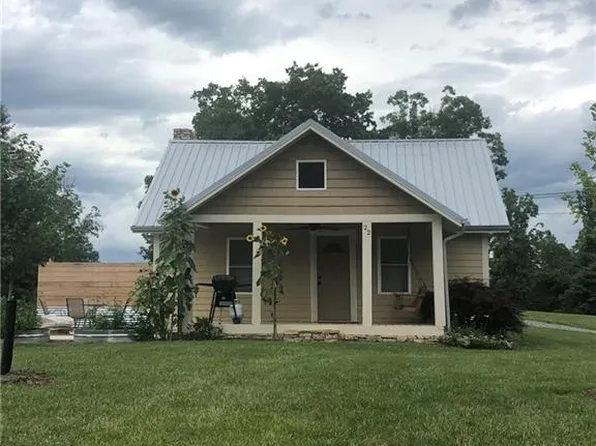 22 Hawkins Dr, Leicester, NC 28748