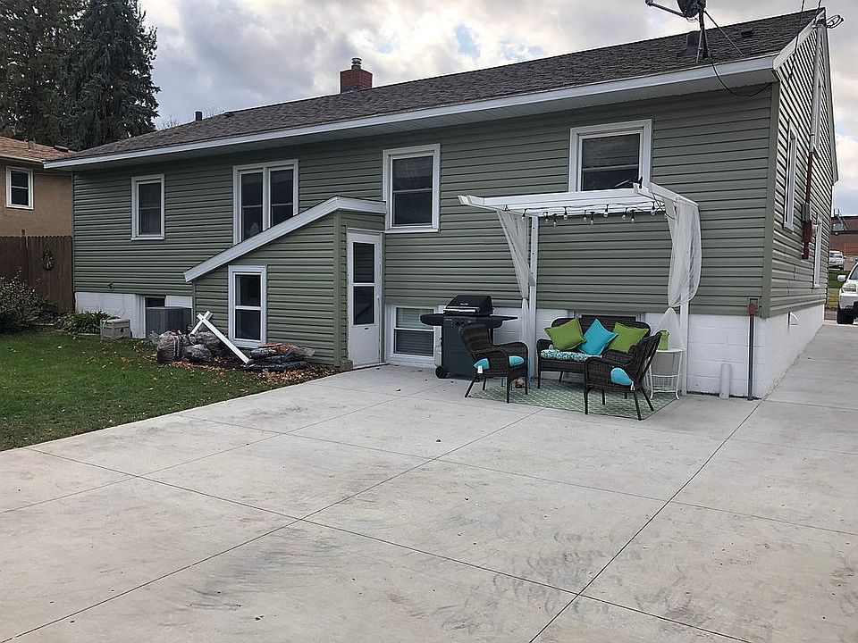 2nd image of 1110 10th Ave NW