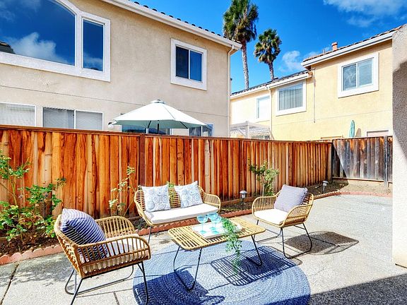4th image of 831 Las Palmas Way