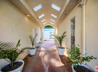 3627 Hayvenhurst Ave, Encino, CA 91436