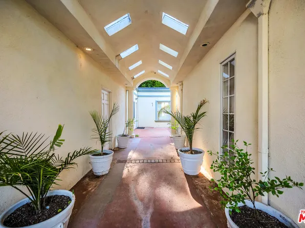 3627 Hayvenhurst Ave, Encino, CA 91436