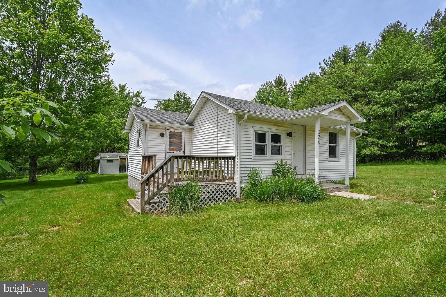 320 Coolidge Ave photo 1