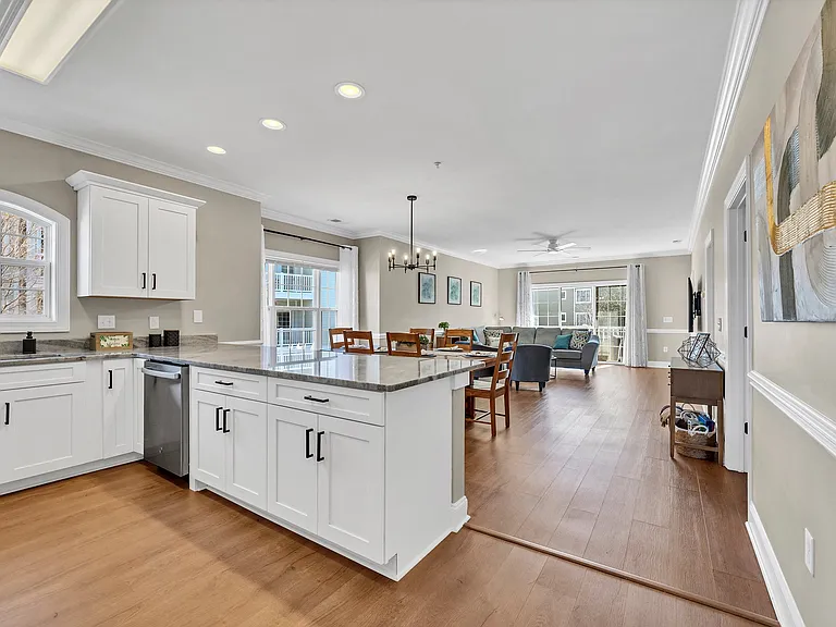 4872 Dahlia Ct #201 — Photo 34