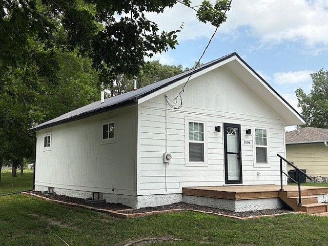 Listing photo 2