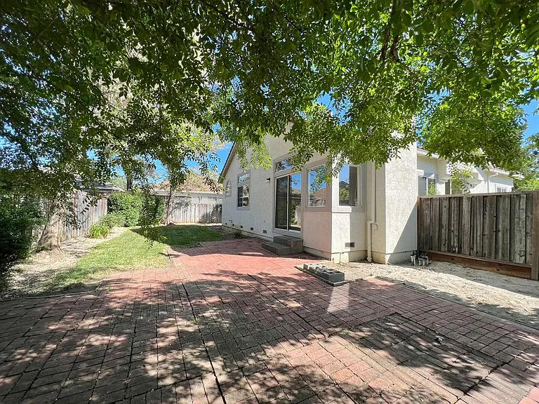 2160 Camenson St — Photo 24
