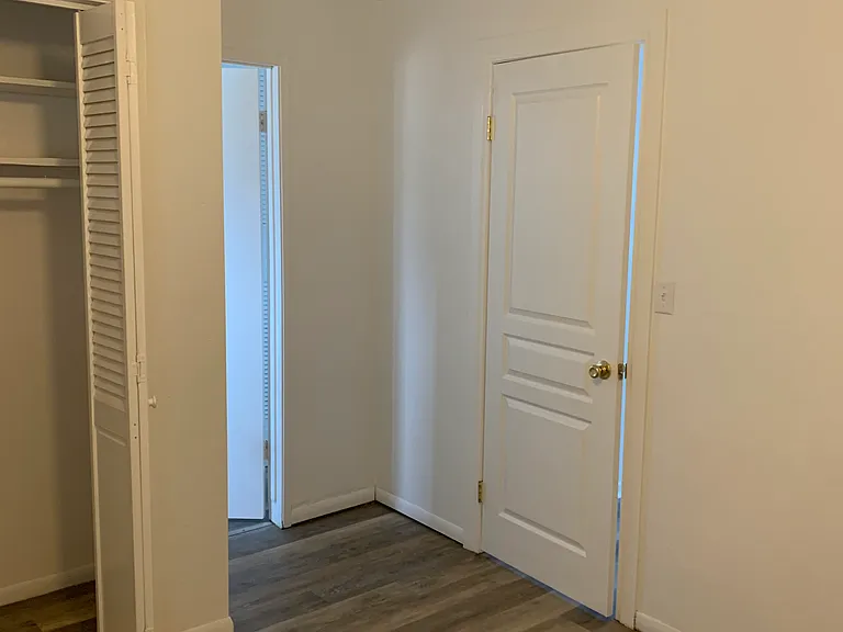 391 Garrett Ave — Photo 3