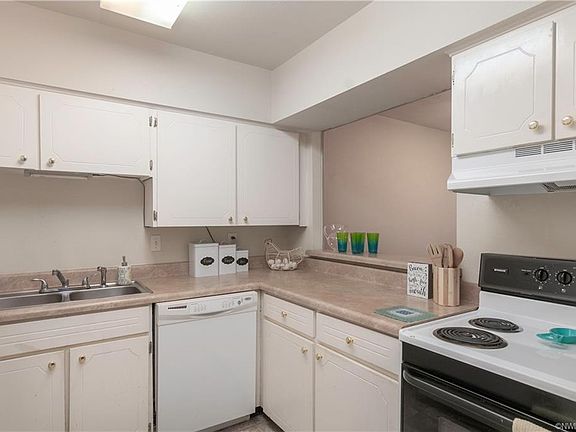 2nd image of 3820 Fairfield Ave #63