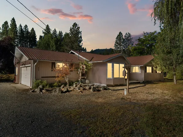 805 Minthorne Rd, Rogue River, OR 97537