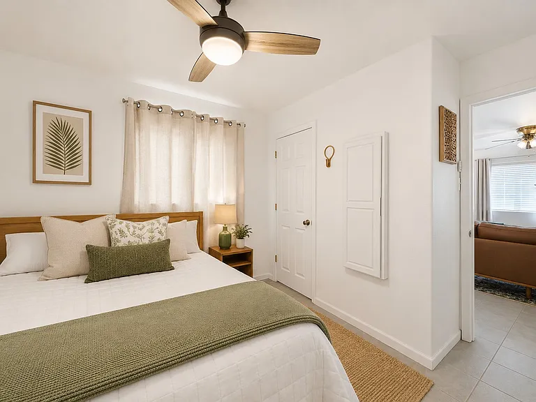 SECOND BEDROOM (Queen Size Bed)
Closet Space, Ceiling Fan