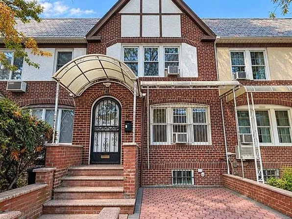 8517 66th Rd, Rego Park, NY 11374