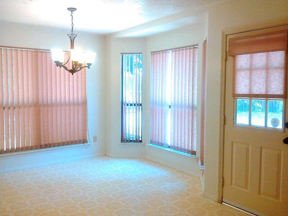 sunroom or breakfast nook