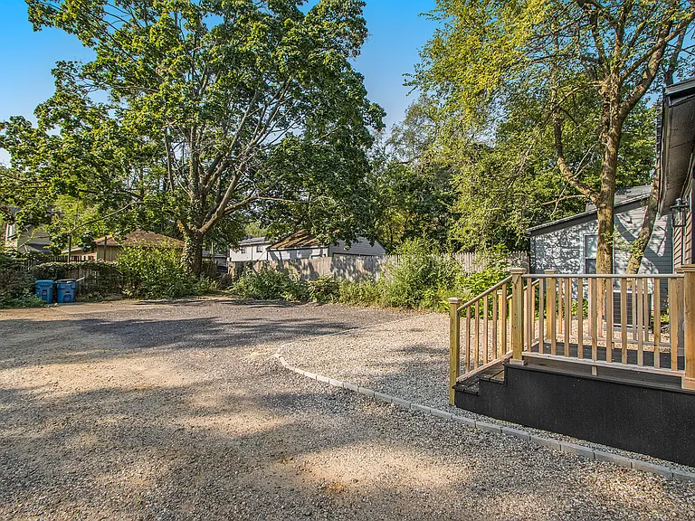 723 McCourtie St — Photo 14