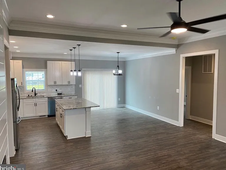 845 Royal Way — Photo 4