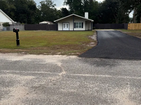 4642 Bradley Dr, Pace, FL 32571