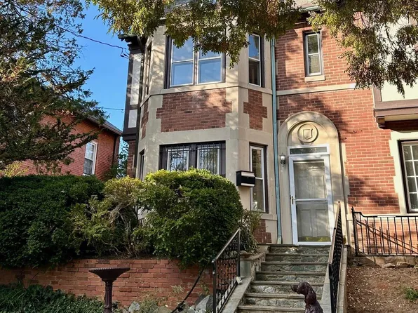 4423 Fessenden St NW, Washington, DC 20016