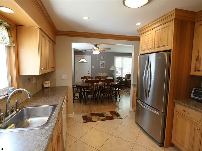 411 N Delavan Ave — Photo 14