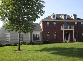 1011 River Reserve Dr, Hartland, WI 53029