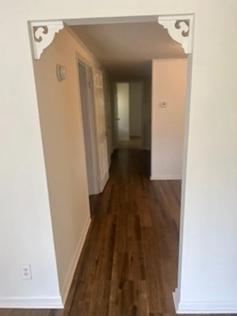 Charming Two Bedroom Home in Historic Morehead City Walking District with Dining Area and Living ... — Photo 2