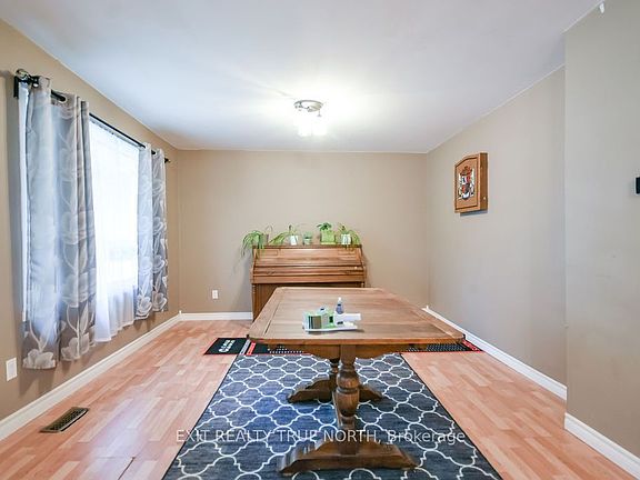 4th image of 130 Sydenham St