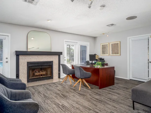 Bristol Pointe Apartments