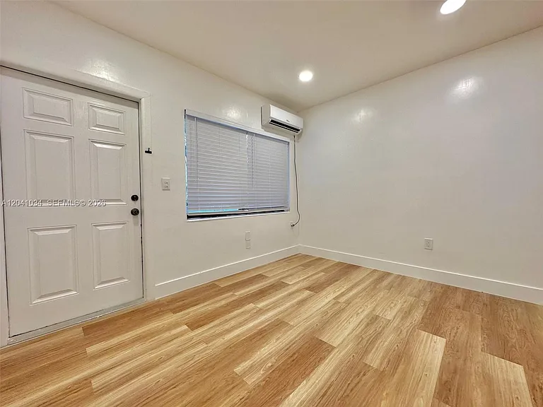 5545 N Miami Ave #8 — Photo 5