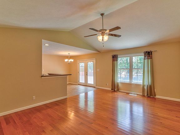 2nd image of 3311 Crater Dr