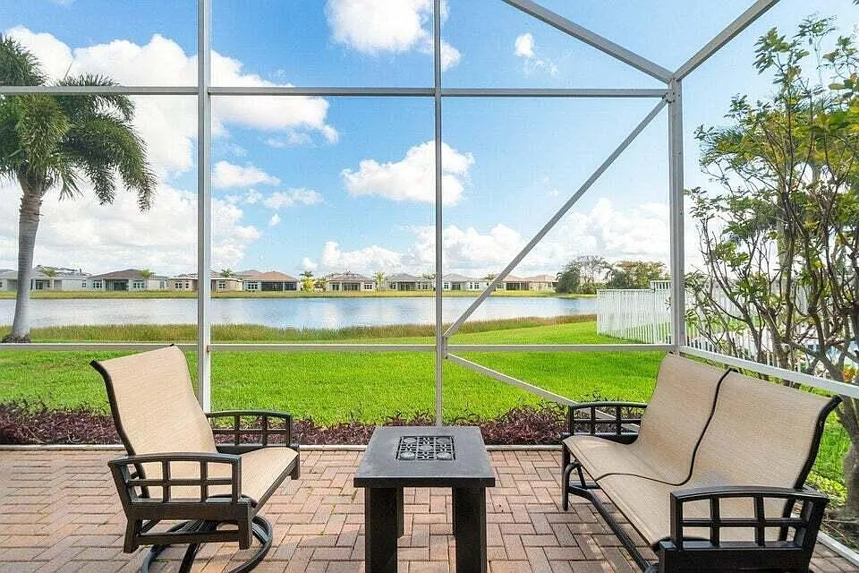 3 bed, 2.0 bath, 2007 sqft, $6,200 — Photo 1