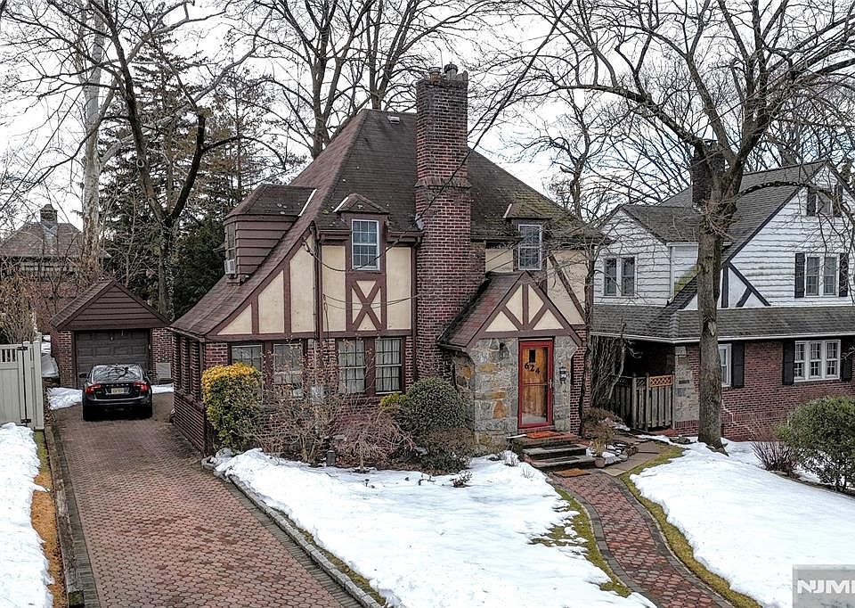 1st image of 624 Ramapo Rd