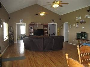 3rd image of 50 Roscoe Ln