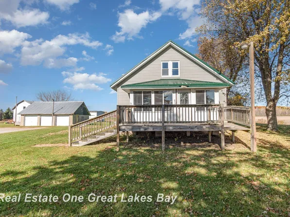 808 W Cody Estey Rd, Pinconning, MI 48650