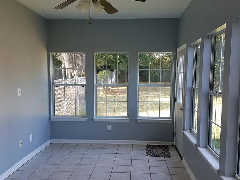 275 Timber Ridge Dr — Photo 2