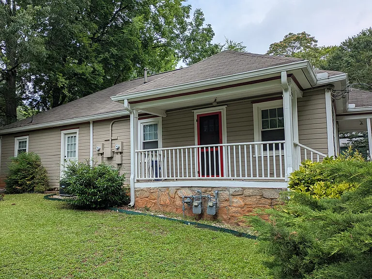 733 Augusta Pl SE — Photo 1