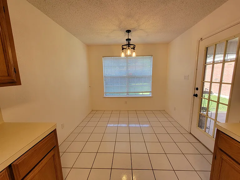 2704 Amherst Ave — Photo 21