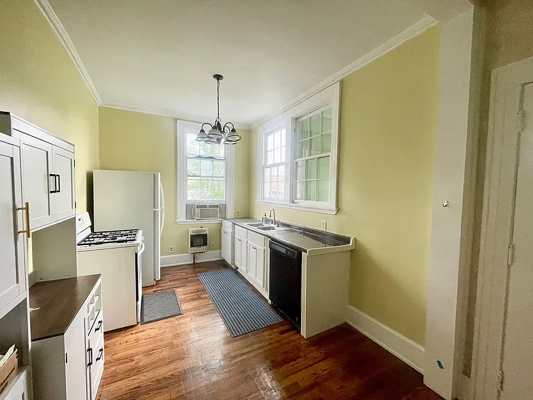 828 Jefferson St — Photo 11