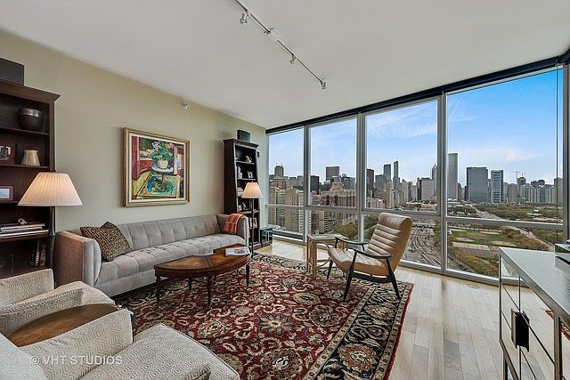 1st image of 1201 S Prairie Ave #2702