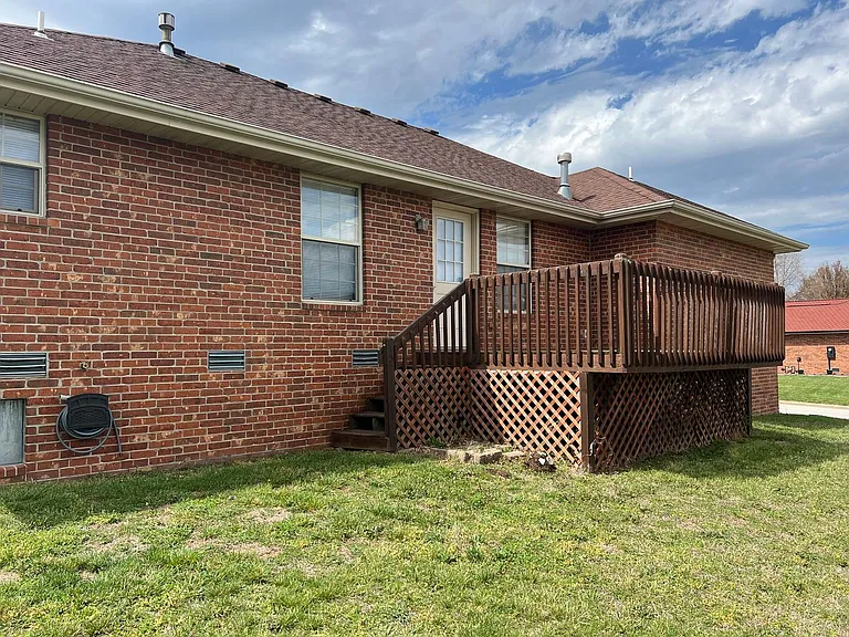 414 S Michelle Ave — Photo 12