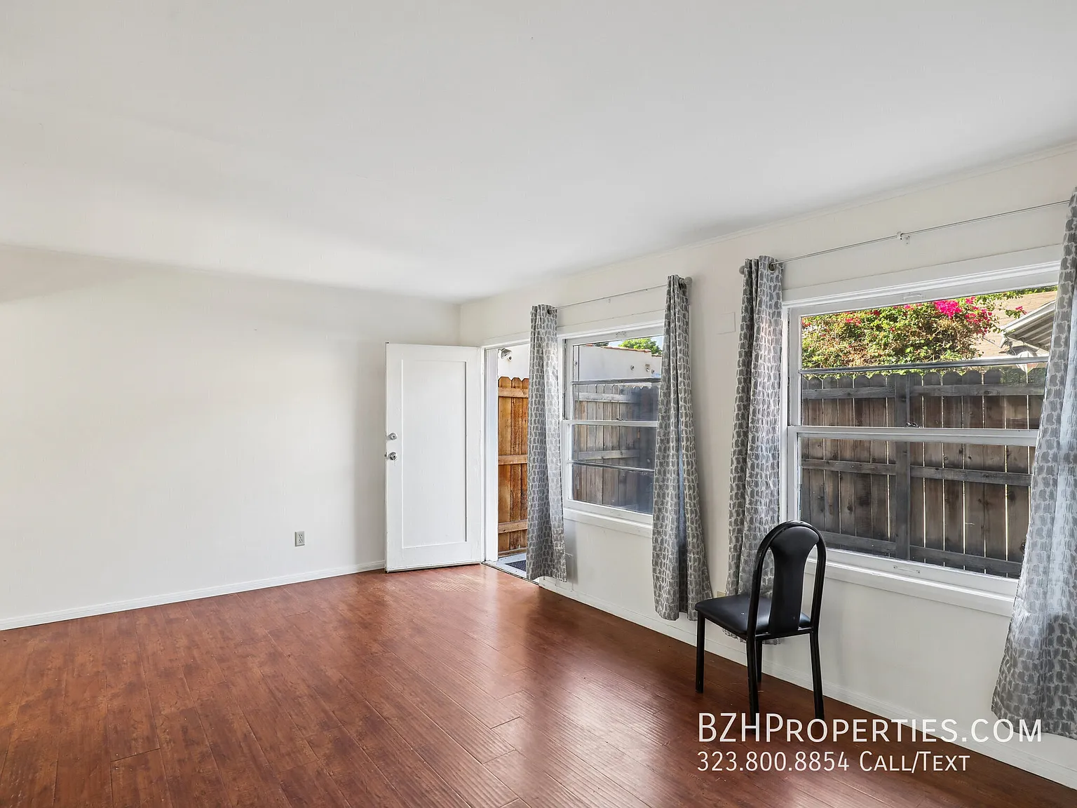 Bright 1 Bedroom in West Hollywood with Private Patio — Photo 4