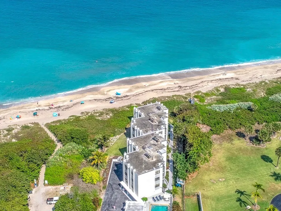 1289 NE Ocean Blvd #10