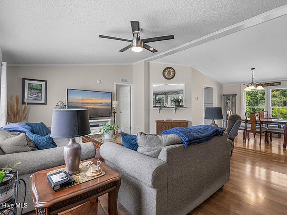 4th image of 1052 Waterview Lane SW