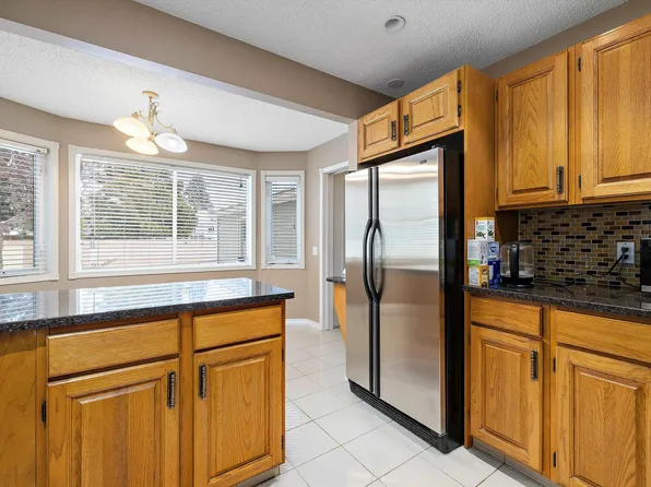 1027 109th St NW, Edmonton, AB T6J 5G2