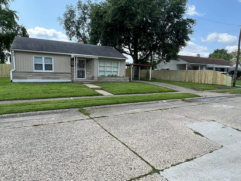 1442 E Lynn Dr — Photo 3